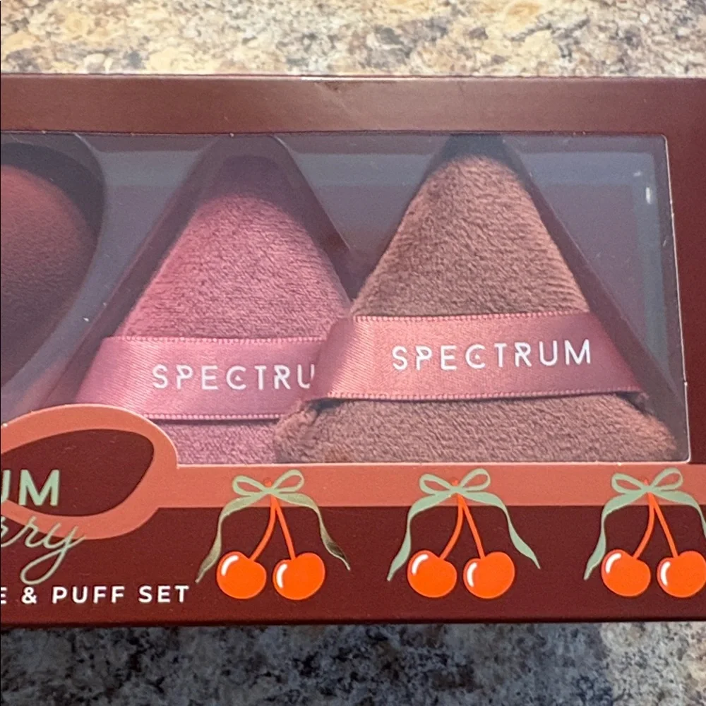 NEW! Spectrum makeup sponge & puff set